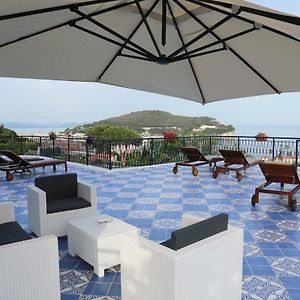 Gli archi sul mare